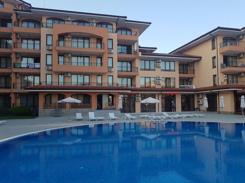Private Apartment In Star Dreams Complex Sveti Vlas Exterior foto